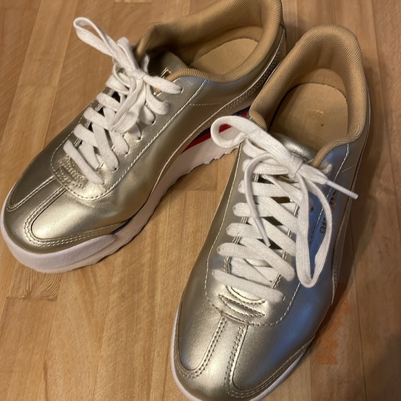 Brand new Gold Puma platform sneakers - Picture 2 of 5